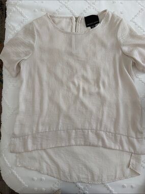 Harlow & graham Cream flowy Short Sleeve Top
